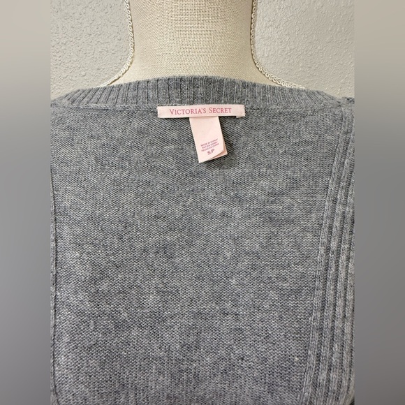 Victoria’s Secret Crewneck Peplum Cardigan Sweater Size S - Picture 8 of 12